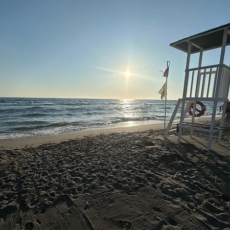 La Casa Sul Mare -viareggio- Sea View Виареджо