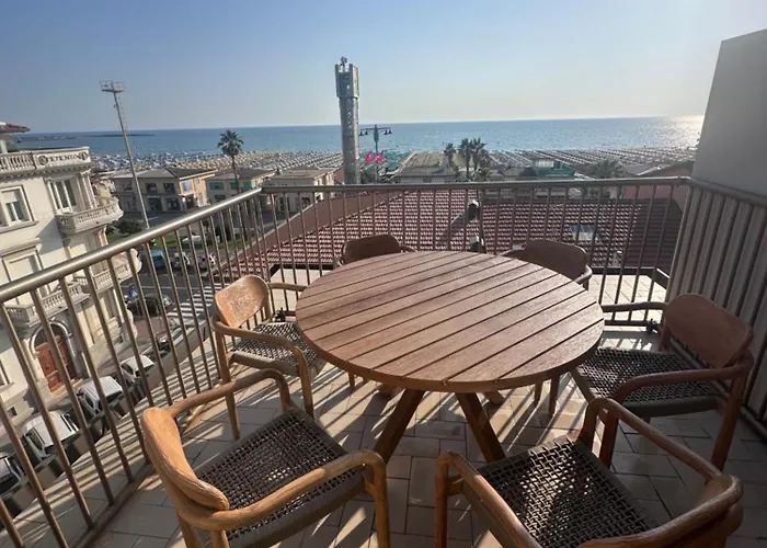 La Casa Sul Mare -viareggio- Sea View * Viareggio